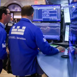 Dow Jumps 423 Points as Tech and Healthcare Shares Fuel Wall Street Rebound