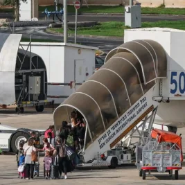 Flydubai passengers lawsuit targets airline, Israel after emergency landing