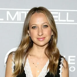 Jennifer Meyer Marries Geoffrey Ogunlesi in Hawaii With Tobey Maguire Officiating