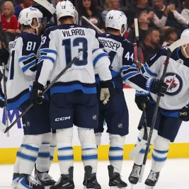 Jets shuffle forward lines, Niederreiter returns vs Wild