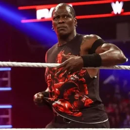 R-Truth Injury Stops WWE SmackDown Match Against Damian Priest