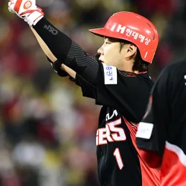 KIA Tigers' Park Jung-woo Comes Through With RBI Single in Game 3