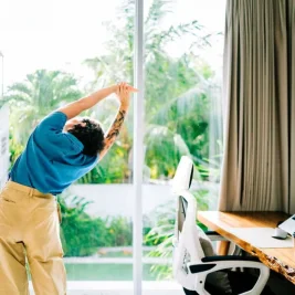 Screen Time Muscle Pain Explained: Posture and Repetitive Strain