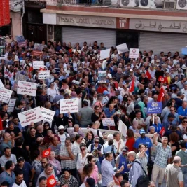 Tunisia protests widen as police fire tear gas in Tunis and Jebiniana