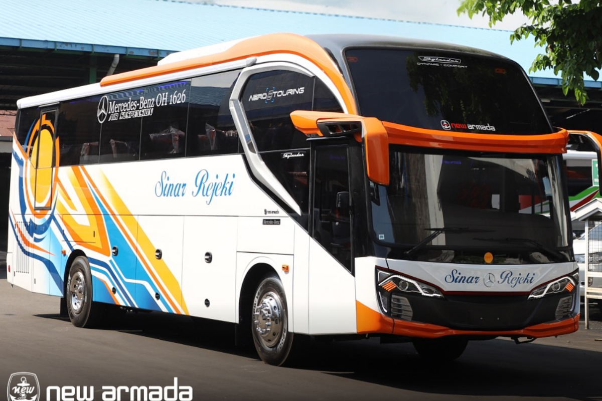 Bus Baru PO Sinar Rejeki, New Armada Skylander R22 Aero 8 Touring dan Sasis Mercedes-Benz 1626L