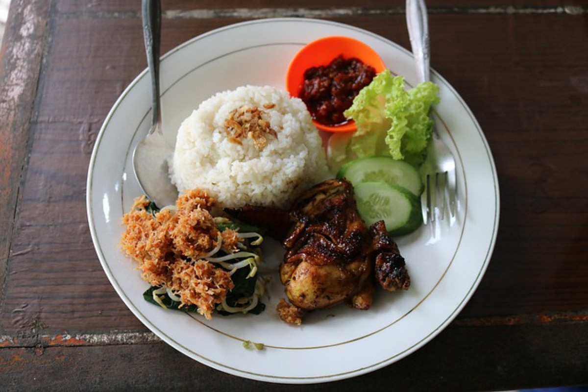 Sering Makan Tapi Gak Tau Kepanjangan Nasi Rames? Sangat Lucu dan Singkat, Ternyata Miliki Makna Kocak