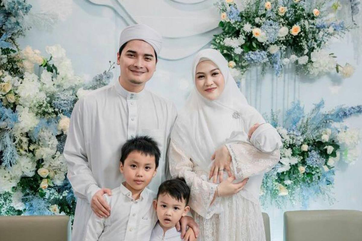 Gelar Acara Aqiqah Mikail Faiz, Henny Rahman Kena Semprot Akibat Lirikan Judesnya k Yusuf, Netizen: Nyesek Banget!