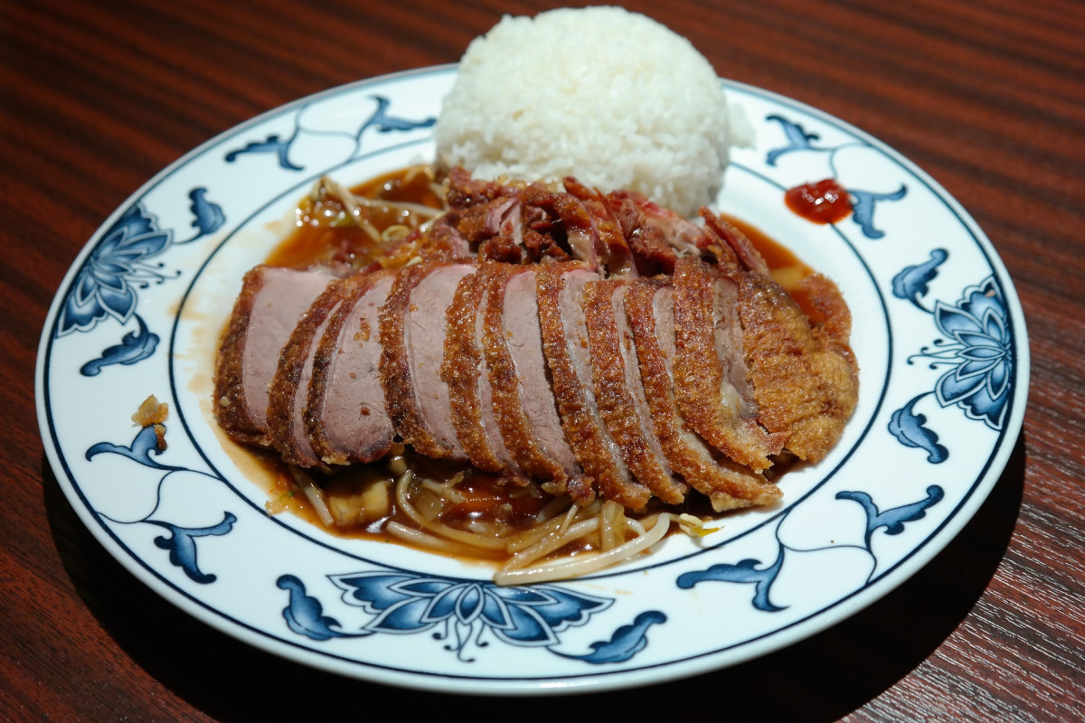 5 Warung Makan Terbaik di Padang, Cocok Jadi Rekomendasi Tempat Buka Bersama Bareng Bestie