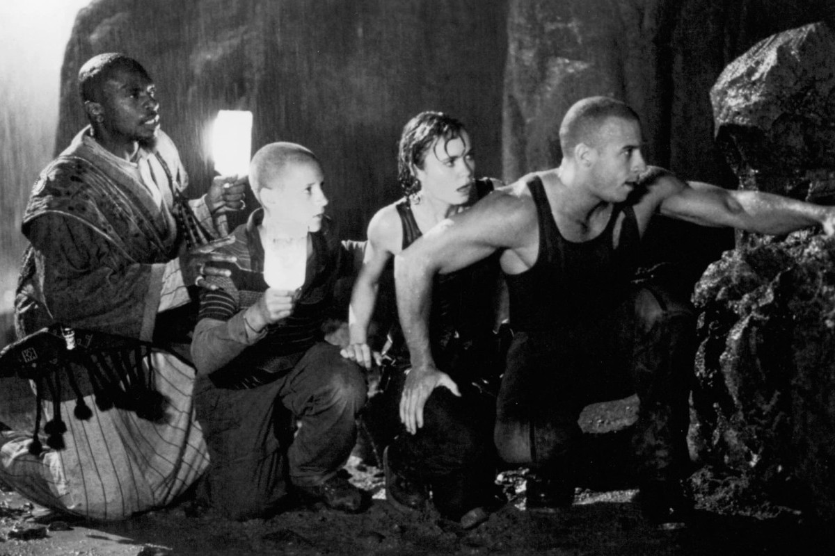 SINOPSIS Film Pitch Black (2000) Tayang Kembali Kamis 16 Maret 2023 di Netflix - Petualangan Richard B. Riddick di Penjara Luar Angkasa!