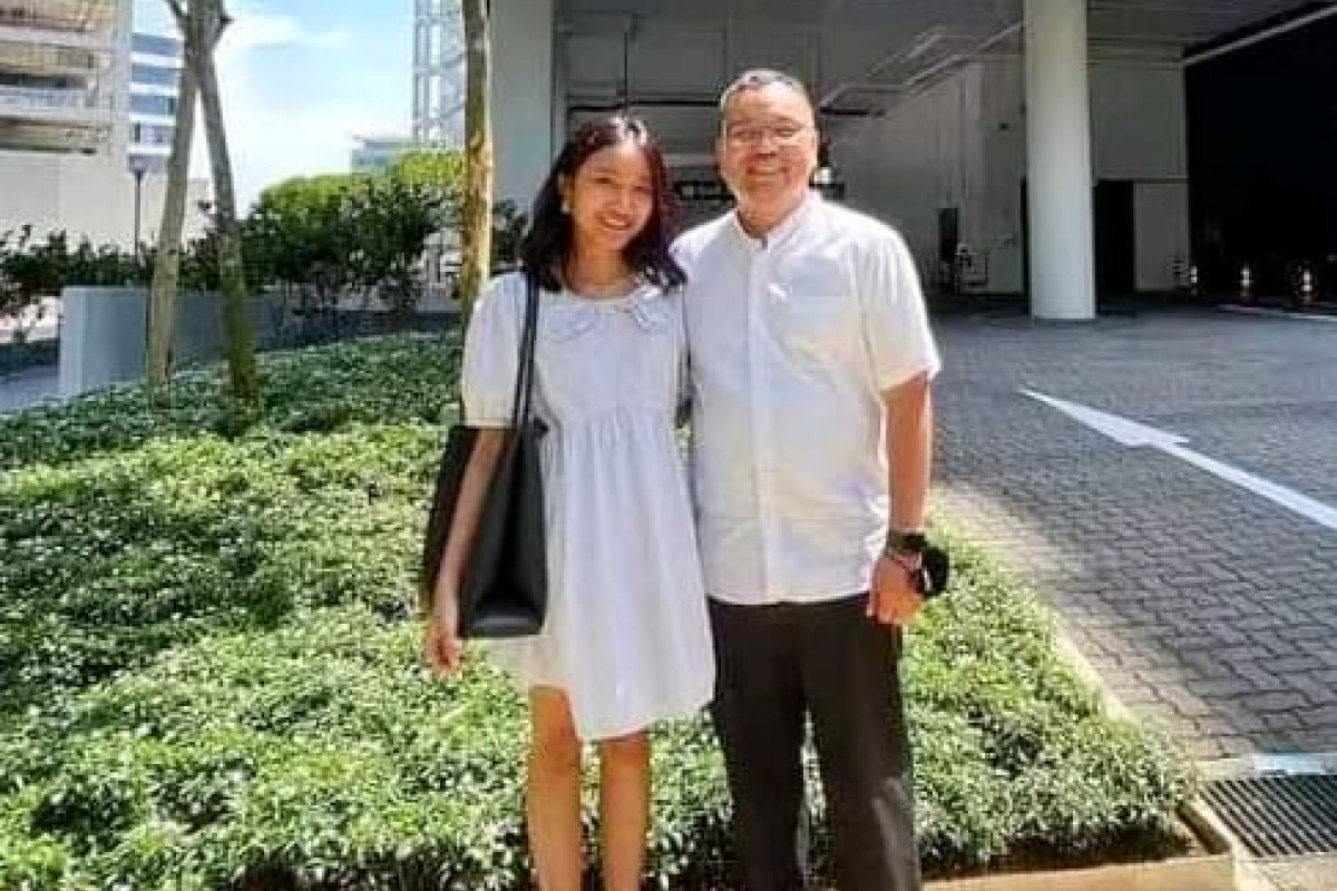 TikTokers Zoe Gabriel, Tur Kantor Charles & Keith Bareng Sang Ayah Usai Dibully Natizen 