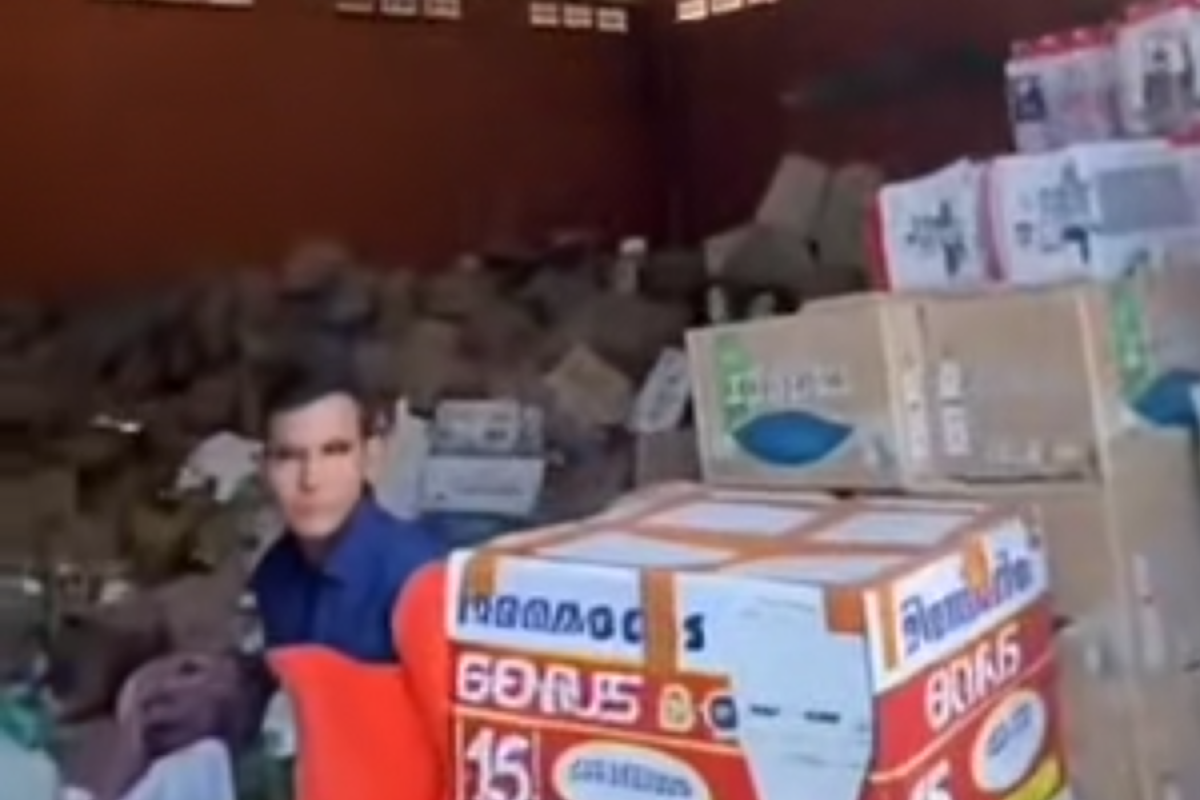 Viral! Puluhan Ton Bantuan Kemanusiaan Menumpuk di Gudang BPBD dan Dinsos Bireuen, Warga Korban Bencana Terabaikan