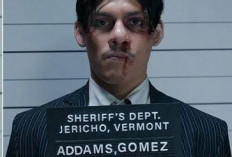 5 Potret Lucius Hoyos Pemeran Gomez Addams Muda di Series Wednesday Addams yang Ketampanannya Bikin Natizen Auto Bergetar