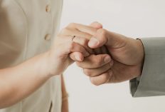 Siapa Tunangan Sintya Marisca? Benarkah Resmi Bertunangan Usai Pamer Cincin di Jari Manis?