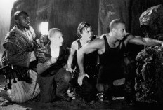 SINOPSIS Film Pitch Black (2000) Tayang Kembali Kamis 16 Maret 2023 di Netflix - Petualangan Richard B. Riddick di Penjara Luar Angkasa!