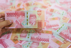 Kecelakaan Mobil Bawa Uang Bank Terbalik di Padang Sumbar, Miliaran Uang Berhamburan di Jalanan