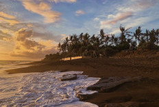 Gak Banyak yang Tahu! 5 Wisata Pantai di Probolinggo Jawa Timur Mirip Tanah Lot Bali!