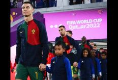 Momen Epik Ronaldo Gandeng Bocah Indonesia di Pertandingan Portugal VS Ghana, Piala Dunia 2022, KBRI Doha Klaim Banyak Anak Indo Gabung dengan Klub Bola Qatar