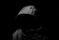 Mayat Wanita Ditemukan dalam Posisi Duduk di Depan Ruko Kosong, Warga Heboh dan Polisi Selidiki Misteri Kematian di Indramayu